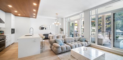 6697 Nelson Avenue Unit 301, West Vancouver