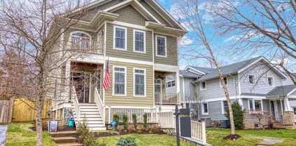 211 W Cameron Rd, Falls Church