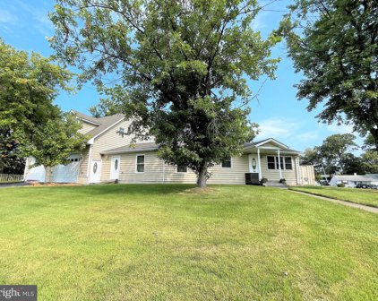 16 Oak Ct, Annapolis