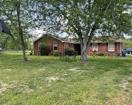 102 Sycamore Ct, Hendersonville