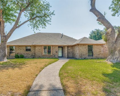 6904 Sweetwater  Drive, Plano