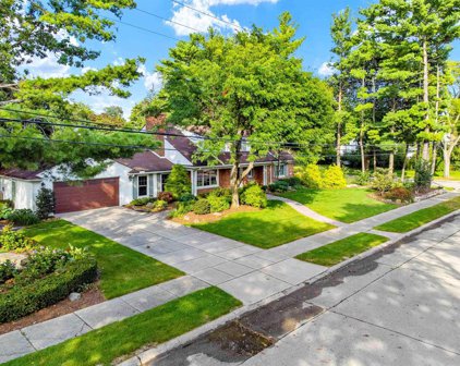 92 Deeplands, Village Of Grosse Pointe Shores