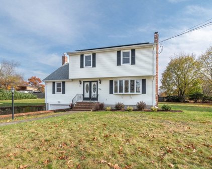 621 N Elm St, West Bridgewater
