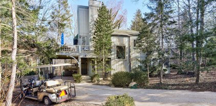 7183 Lakeview Terrace, South Haven