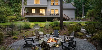 7330 NE Dolphin Dr, Bainbridge Island