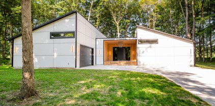 592 Hawks Nest Drive, South Haven