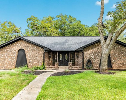 124 Dogwood Street, Lake Jackson