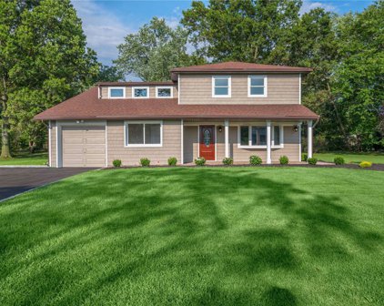 105 Caramel Road, Commack
