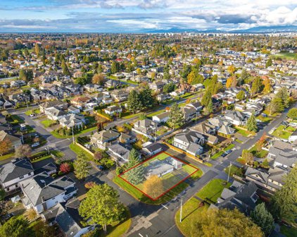 10900 Dennis Crescent, Richmond