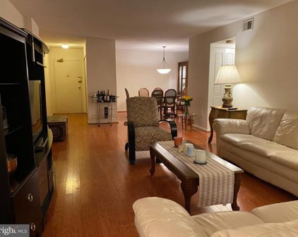 1300 Army Navy Dr Unit #629, Arlington