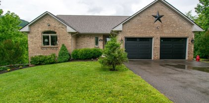 8035 Hilltop  Dr, Roanoke