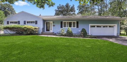 15 Holly Drive, Tinton Falls