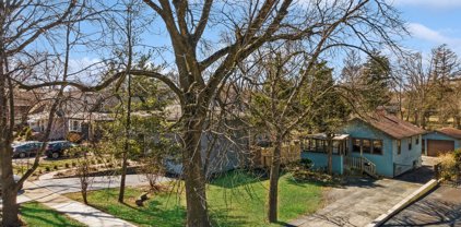 4524 Stanley Avenue, Downers Grove