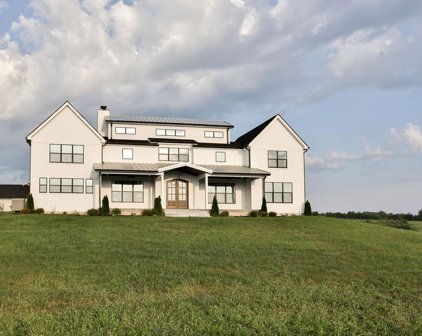 118 Locust Ln, Shelbyville