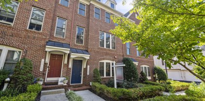 2517 S Kenmore Ct, Arlington