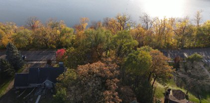302 Crystal Lake Circle, Burnsville