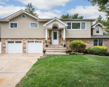 34 Cherry Drive, Plainview