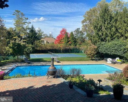 9927 S Glen Rd, Potomac