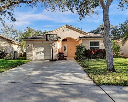 4932 Nw 54th Ave, Coconut Creek