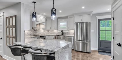 6850 Comstock Rd, College Grove