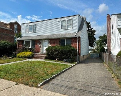 29 Lenox Avenue, Westbury