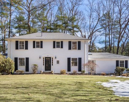 44 Rolling Ln, Wayland