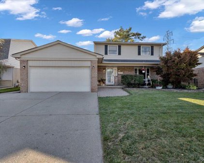 17073 KNOLLWOOD, Clinton Twp