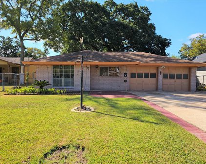 333 W Marion, Clute
