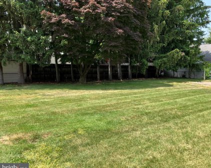 140 Seneca St, Lester