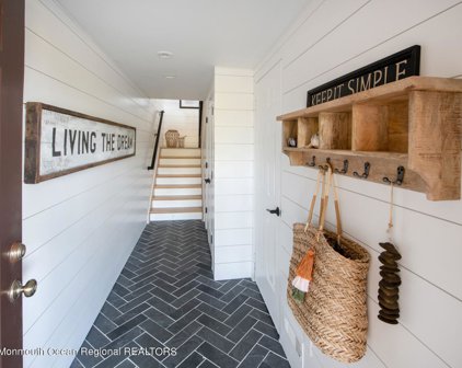 25 Meredith Court, Monmouth Beach
