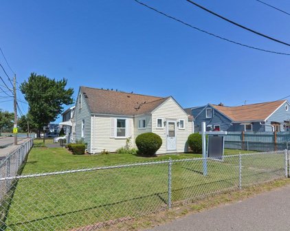 325 N Shore Rd, Revere