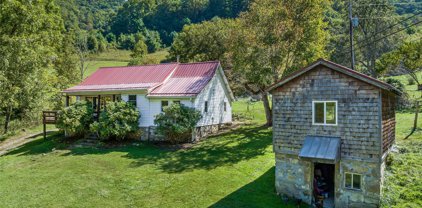 305 Pound Mill Branch  Road, Marshall