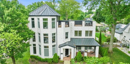 405 W Central Avenue, Bentonville