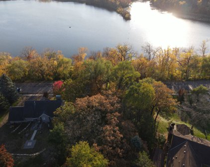 302 Crystal Lake Circle, Burnsville