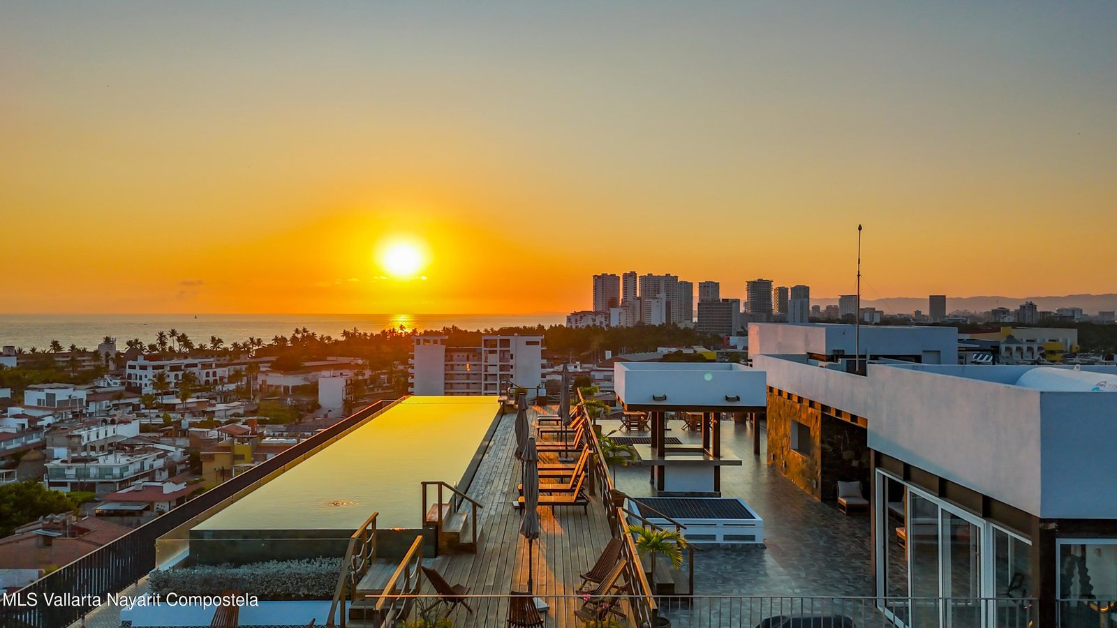 325 MILAN Unit 206, Puerto Vallarta, JALISCO N/A — Versalles