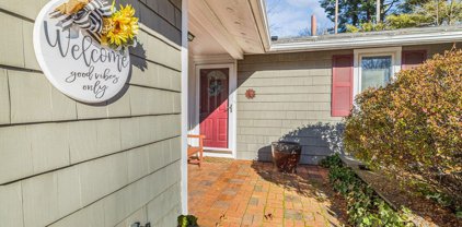 6 Richard Road, Wayland