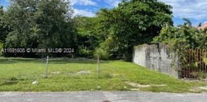 2467 Nw 61st St, Miami