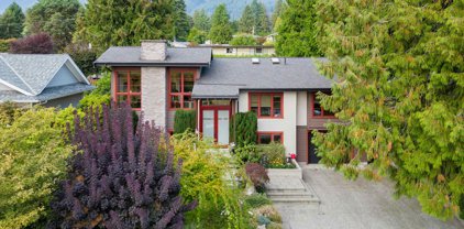 690 St. Ives Crescent, North Vancouver