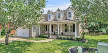 2300 Forest Lake Dr, Nashville