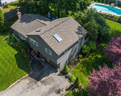 4 Four Bridges Rd., Hudson
