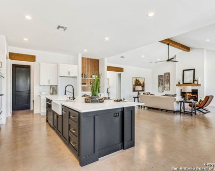332 Warbler Dr, Spring Branch