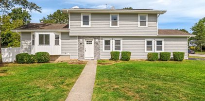 5 Valley Forge Drive, Wheatley Heights