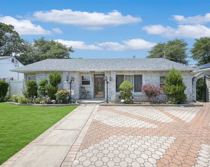 866 Edwards Boulevard, Gibson
