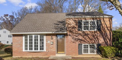 39 Greentree Ln, Malvern