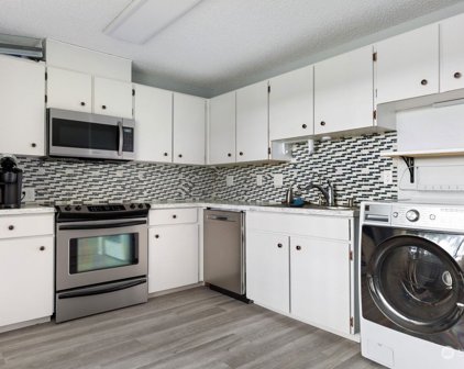 51 NW Columbia Drive Unit #204, Oak Harbor