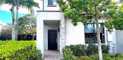 374 Ne 208th Ter Unit #374, Miami