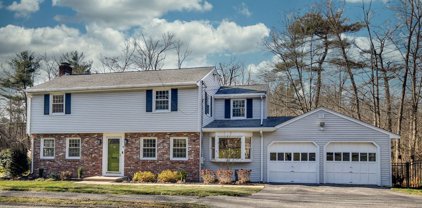 8 Old Wood Road, Framingham