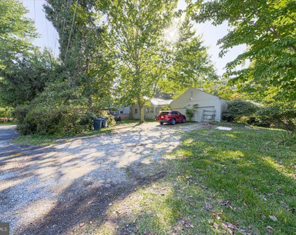 9120 Levelle Dr, Chevy Chase
