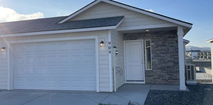 909 Duke Lane, West Richland