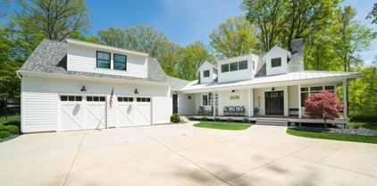 91 North Shore Drive N, South Haven